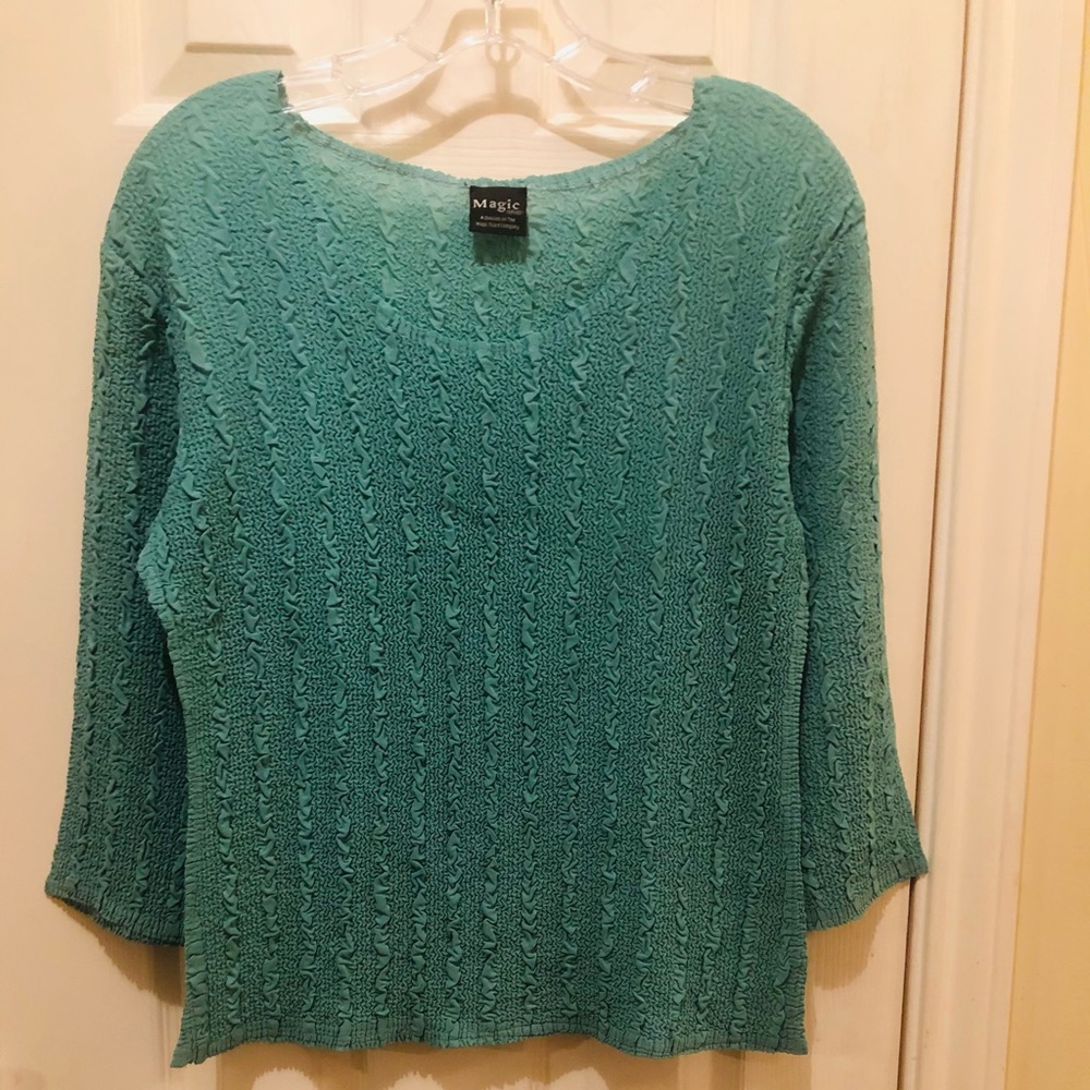 Magic it fits! Stretchy ruched blouse
